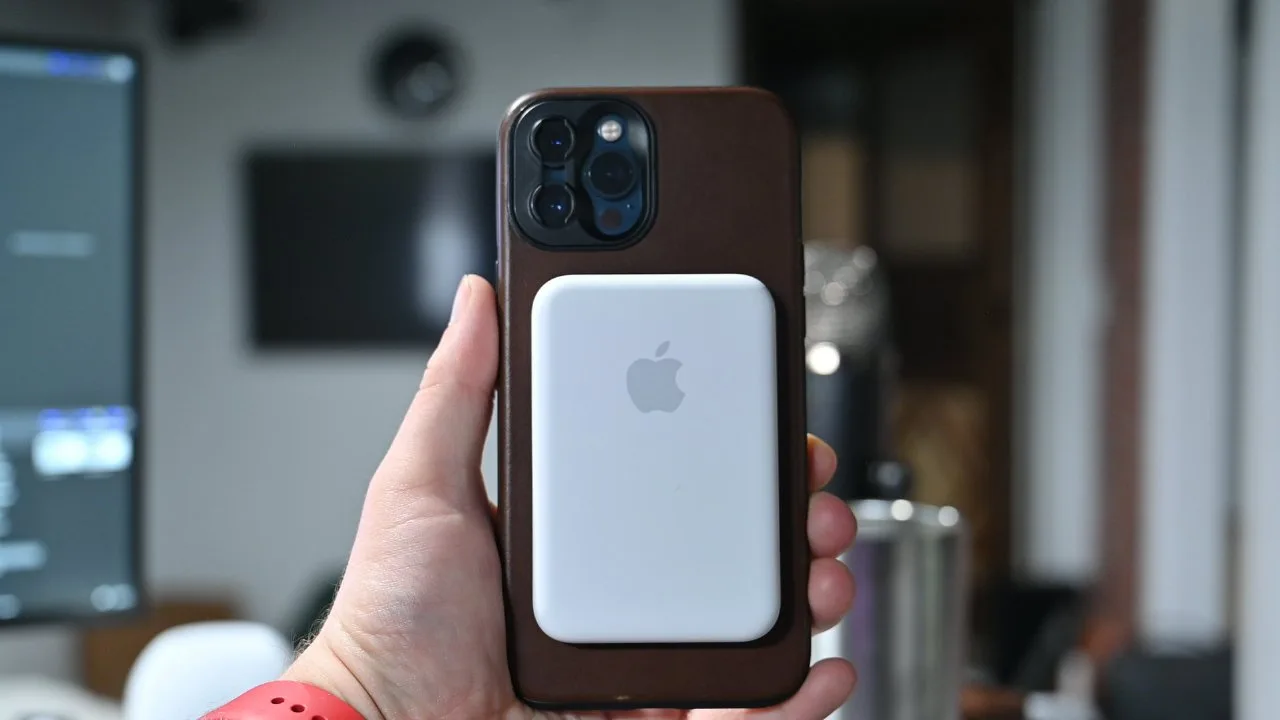 magsafe en la parte trasera de un iphone